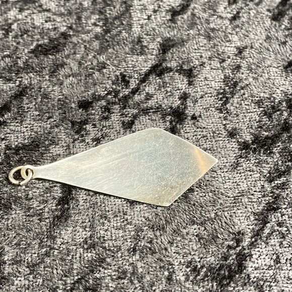 Vintage Sterling Silver Gothic Scrollwork Pyramid Necklace Pendent 2.2 g - Picture 6 of 7